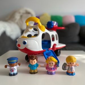 Fisher-Price Little People Airplane ✈️ pilot, and 3 passengers.